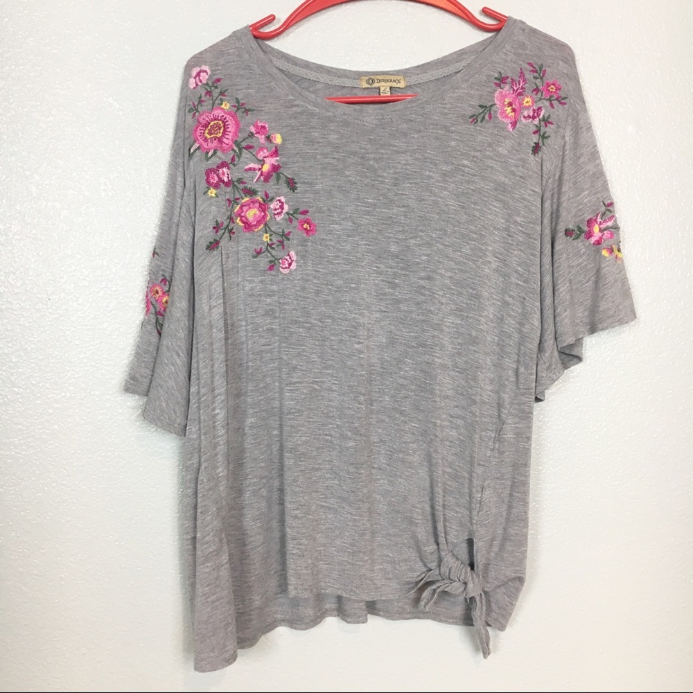 Democracy | Embroidered Side Tie Grey Tee Large